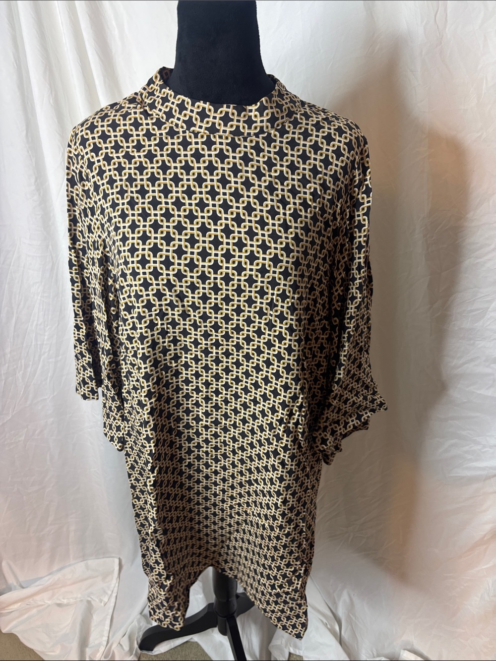 H&M Black and Cream Geometric Link-Pattern Midi Dress - Picture 8 of 9